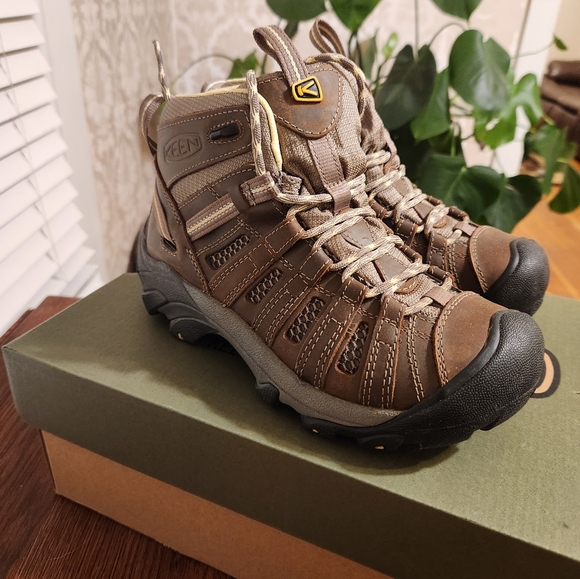Keen Shoes Keen Voyageur Mid Height Hiking Boots Poshmark